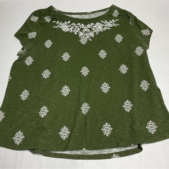 St. John's Bay Olive Top with White Embroidery 1X - Picture 1 of 3